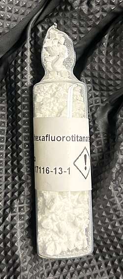 10g of sodium hexafluorotitanate in a sealed ampoule