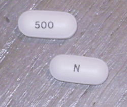 Naproxen extended release 500&nbsp;mg, back and front