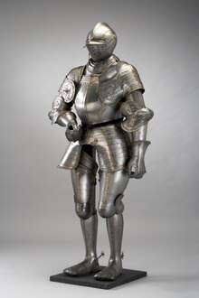 Full set of plate metal armour