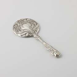 Hand mirror; 1906; height: 20.7&nbsp;cm, weight: 88 g; Rijksmuseum (Amsterdam, the Netherlands)