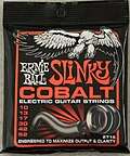 Ernie Ball Inc.:n valmistamia sähkökitaran kieliä: kielet sisältävät kobolttia lisäämään ulostuloa ja soinnin kirkkautta.